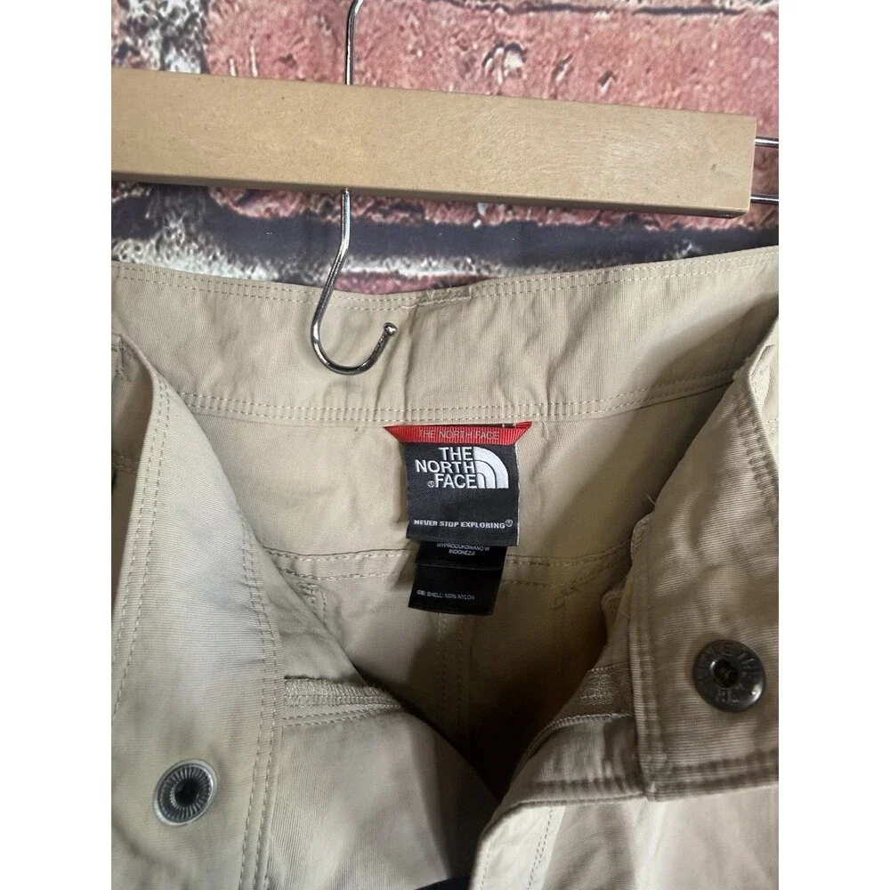 The North Face Mens Khaki Cargo Outdoor Shorts Size 34 Hiking
